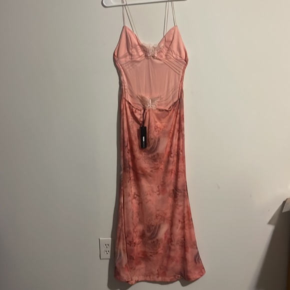 Fashion Nova backless dress - Picture 5 of 7